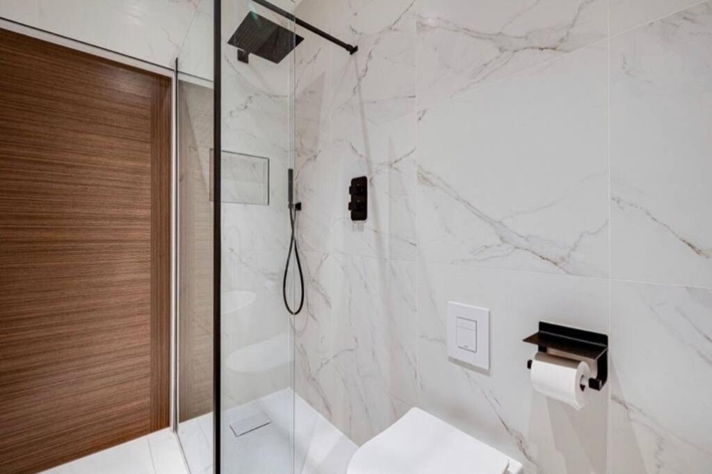 Luxury Apartment: City Centre, Stylish, Modern تشيستر المظهر الخارجي الصورة